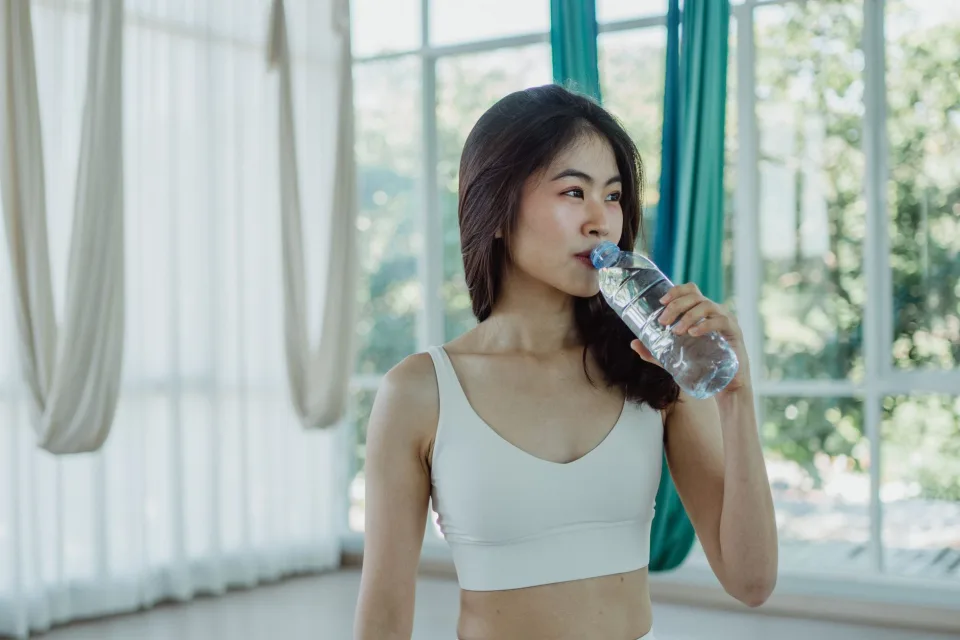 Nước uống & thiết bị đi kèm